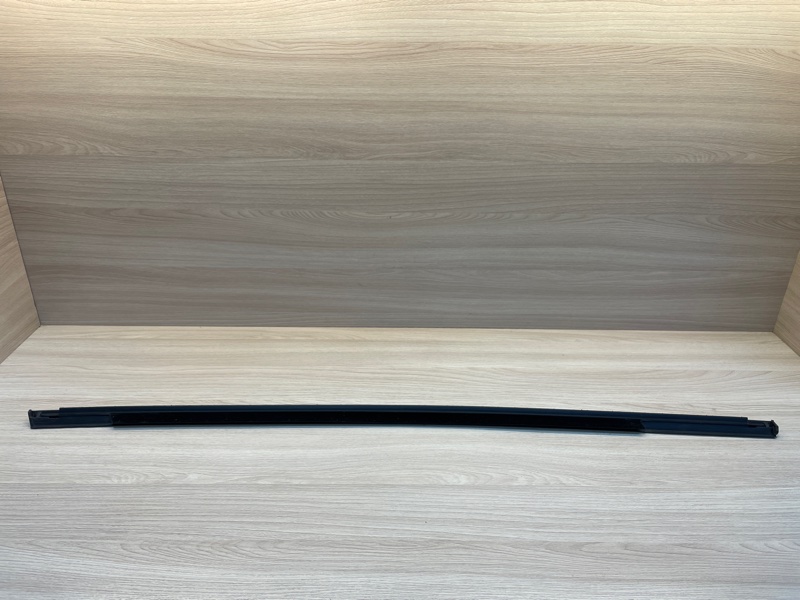 Уплотнитель стекла      двери