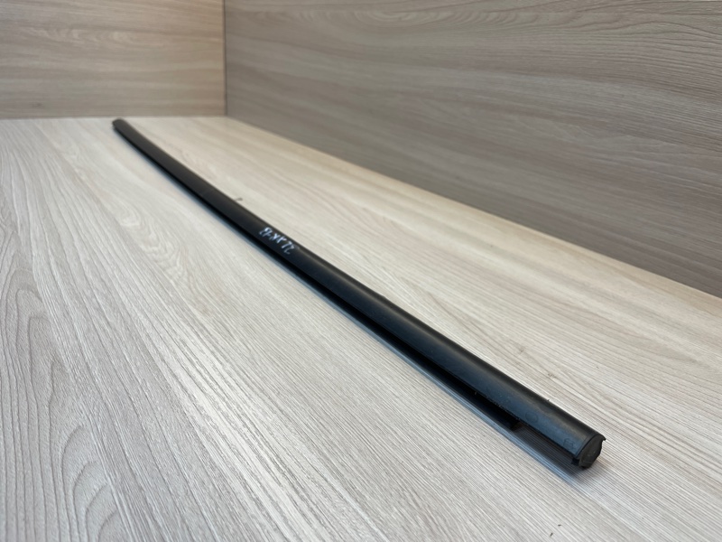 Уплотнитель стекла      двери