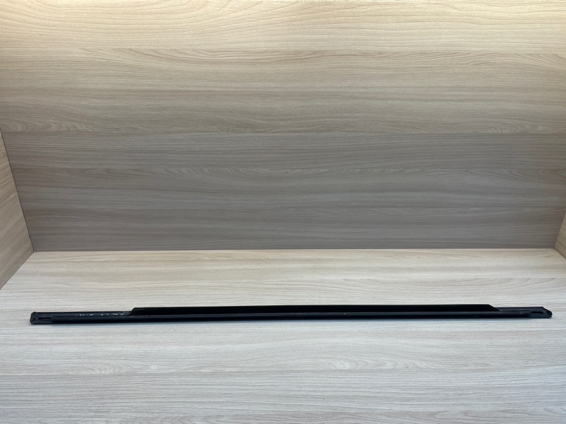 Уплотнитель стекла      двери