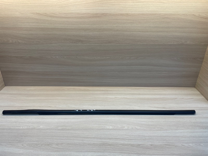 Уплотнитель стекла      двери