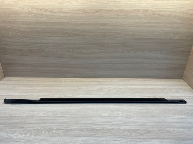 Уплотнитель стекла      двери