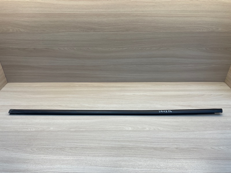 Уплотнитель стекла      двери