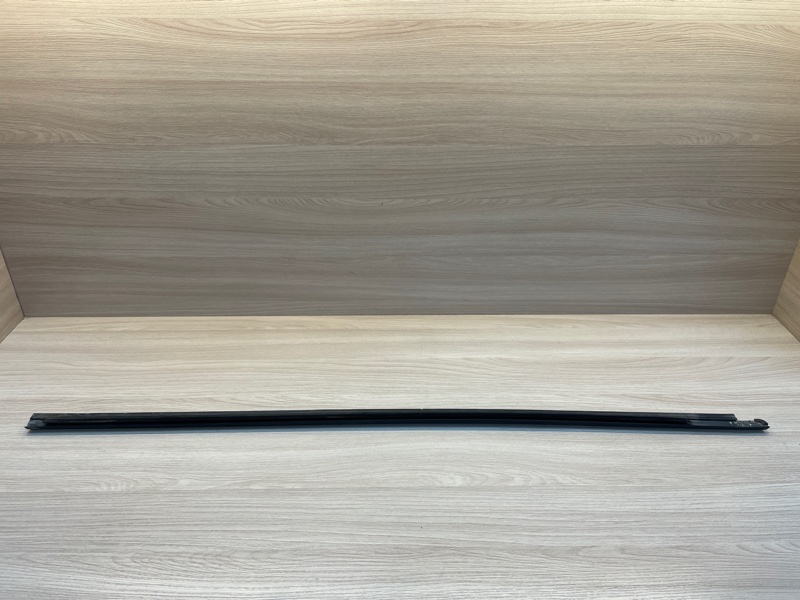 Уплотнитель стекла      двери