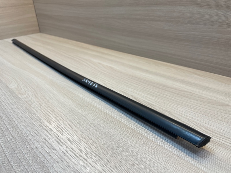 Уплотнитель стекла      двери