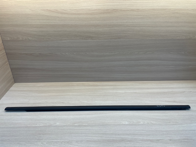 Уплотнитель стекла      двери