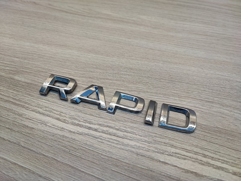 Эмблема крышки багажника