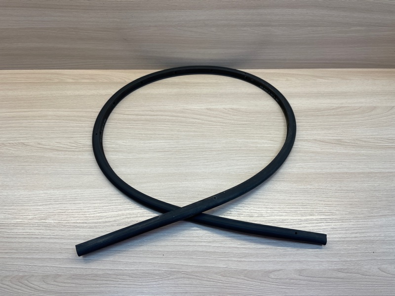 Уплотнительная резинка боковой двери