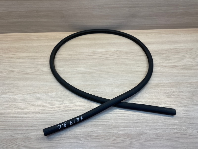 Уплотнительная резинка боковой двери