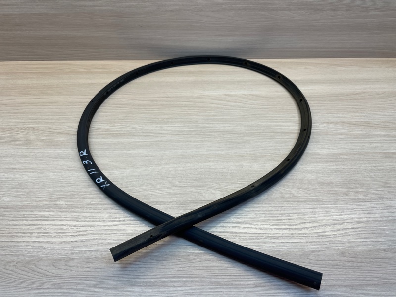 Уплотнительная резинка боковой двери