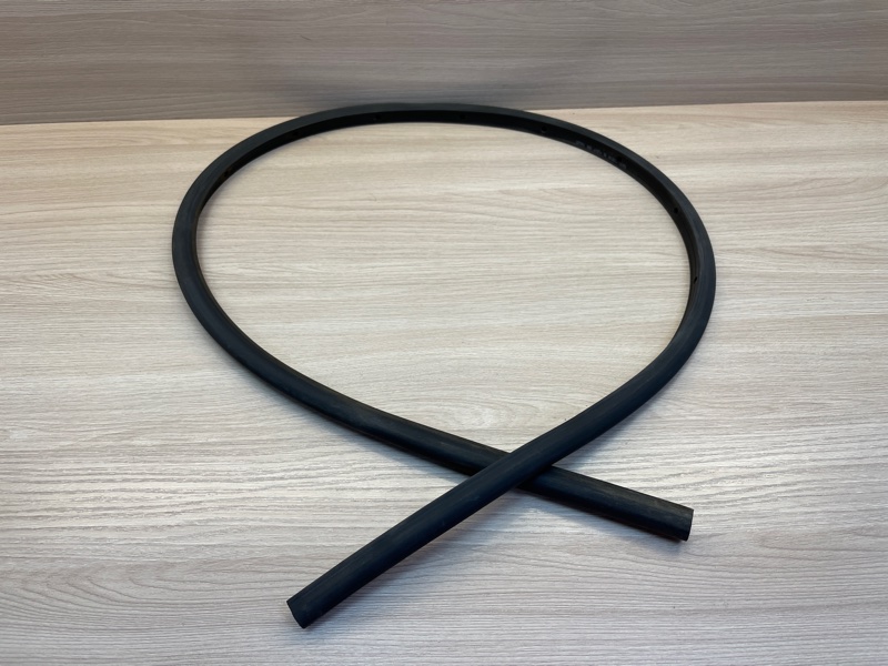 Уплотнительная резинка боковой двери