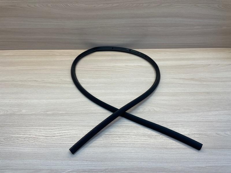 Уплотнительная резинка боковой двери