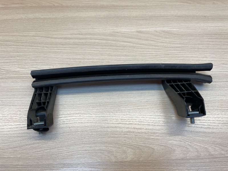 Направляющая стекла    двери