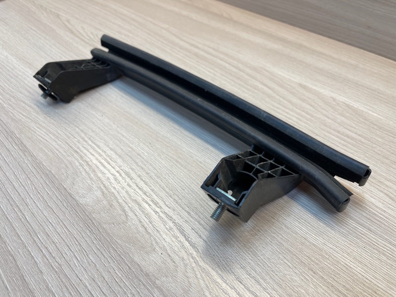 Направляющая стекла    двери