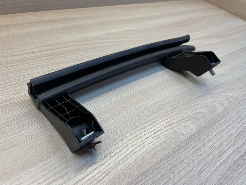 Направляющая стекла    двери