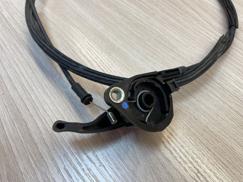 Трос замка капота