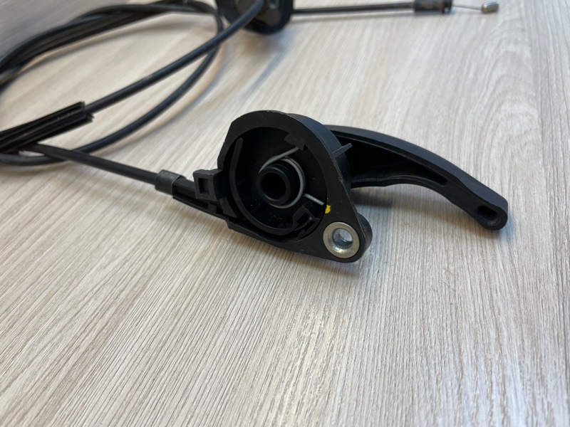 Трос замка капота