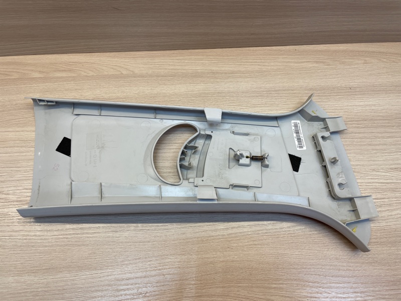 Обшивка средней стойки