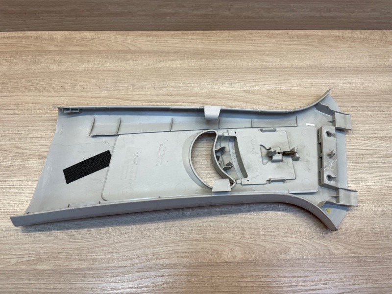 Обшивка средней стойки