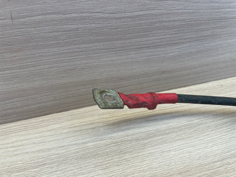 Клемма аккумулятора (минусовая)