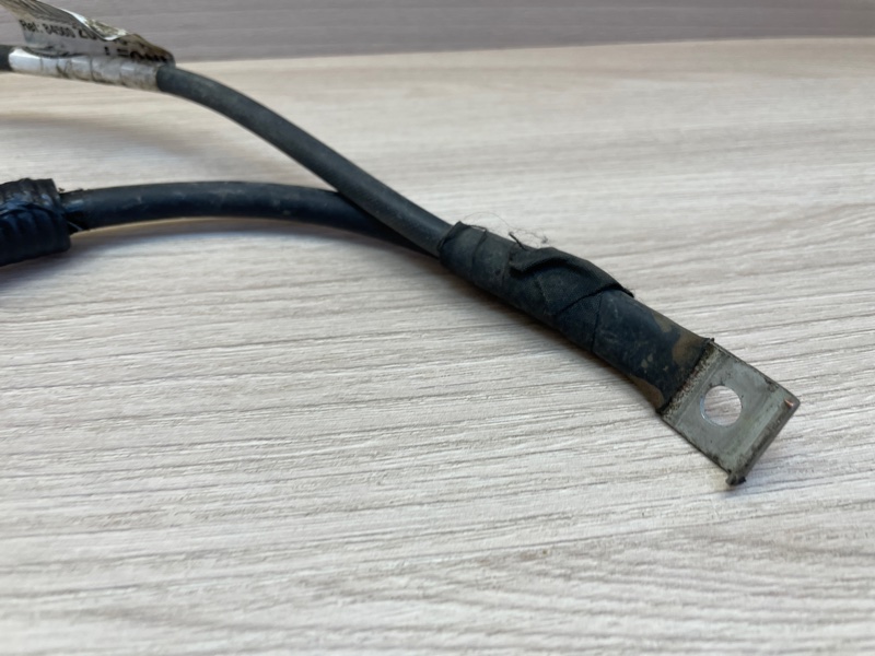 Клемма аккумулятора (минусовая)