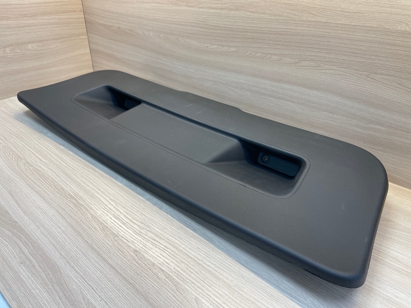 Обшивка двери багажника