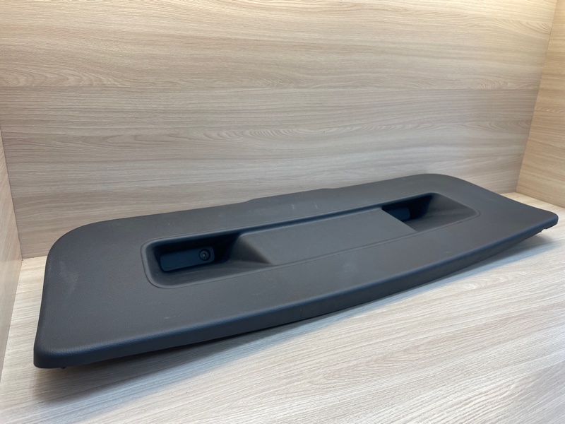 Обшивка двери багажника