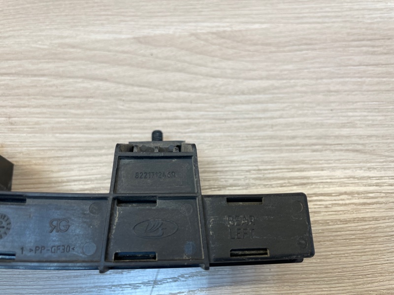 Направляющая стекла     двери