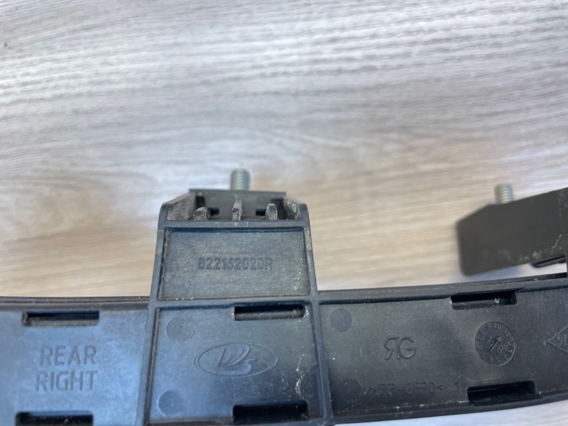 Направляющая стекла     двери