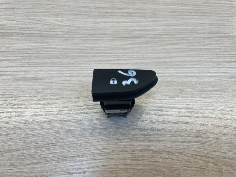 Кнопка центрального замка