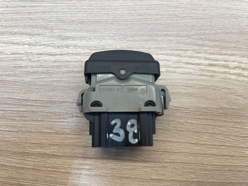 Кнопка центрального замка