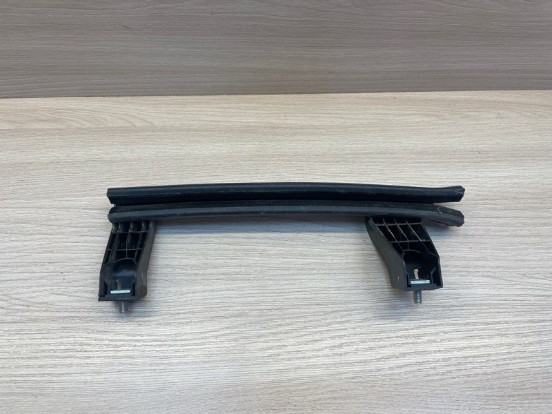 Направляющая стекла     двери