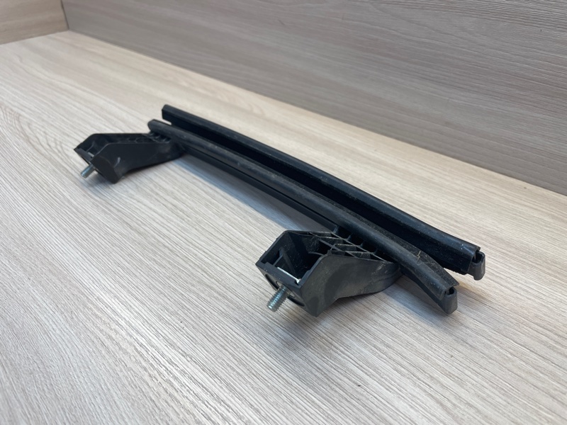 Направляющая стекла     двери