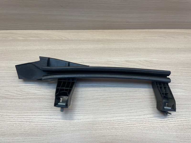 Направляющая стекла     двери