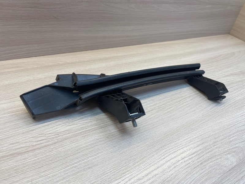 Направляющая стекла     двери