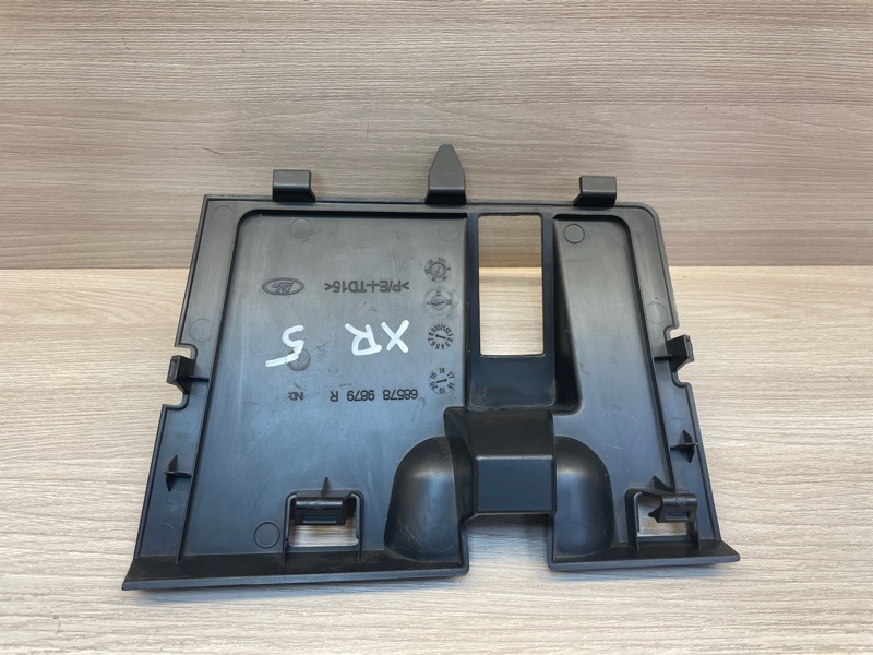 Крышка бардачка