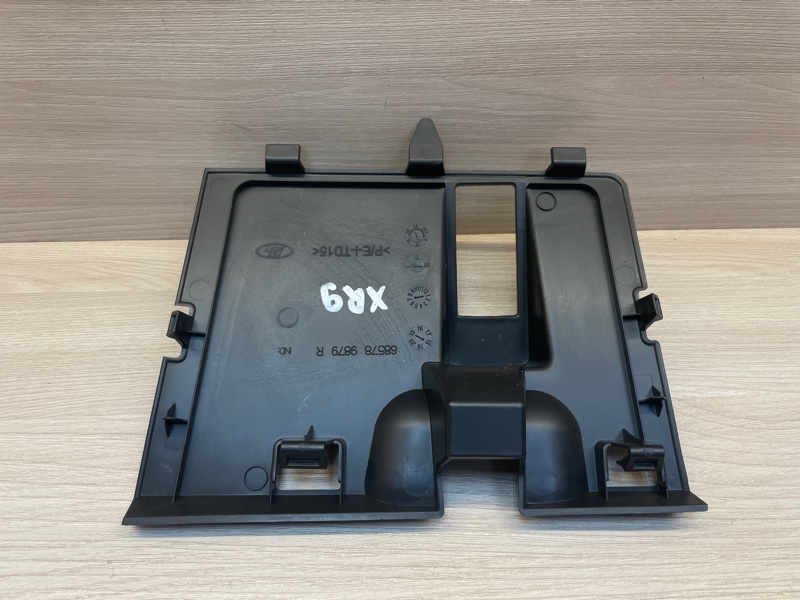 Крышка бардачка