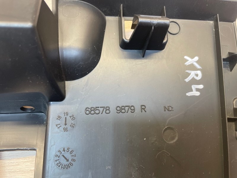 Крышка бардачка