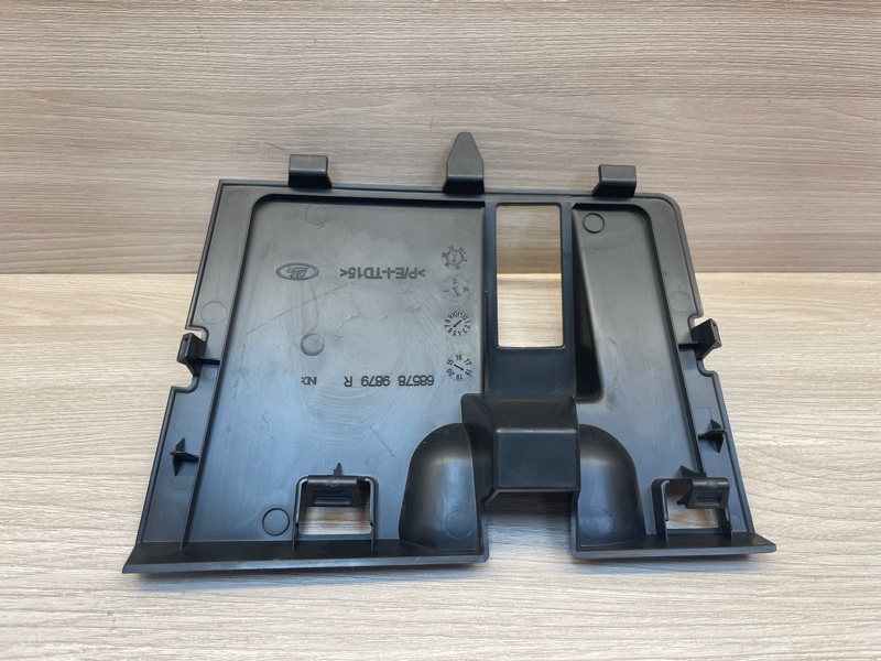 Крышка бардачка