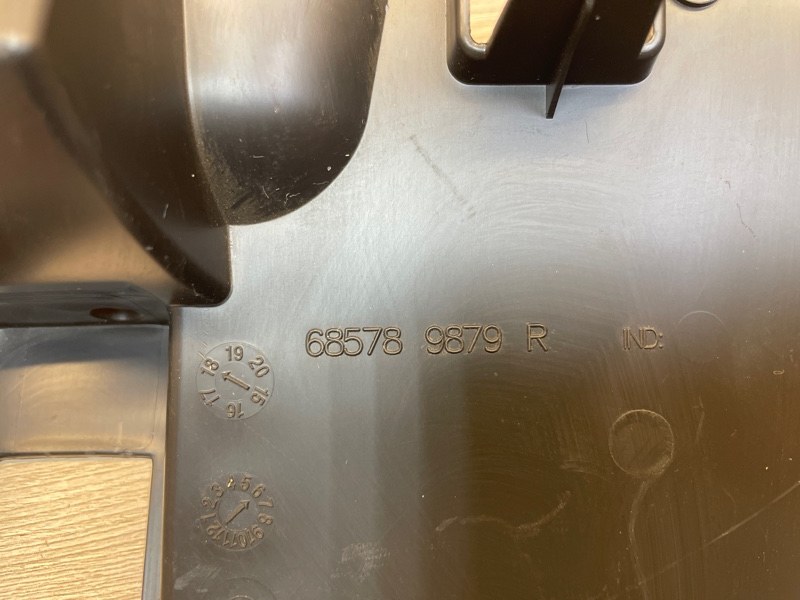 Крышка бардачка