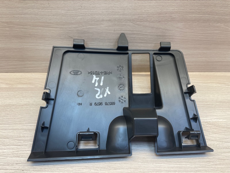 Крышка бардачка