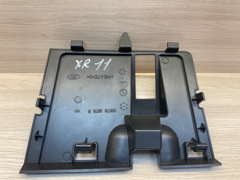 Крышка бардачка