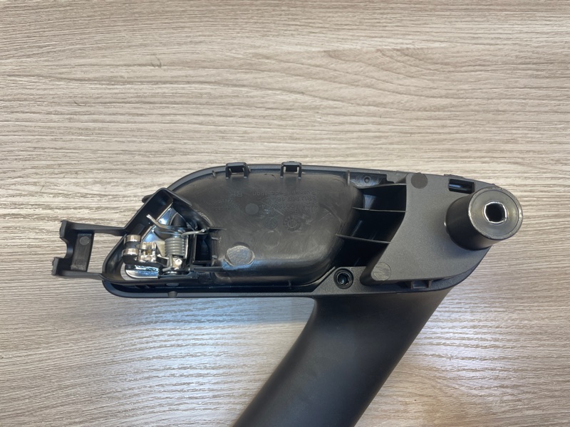 Внутренняя  ручка двери