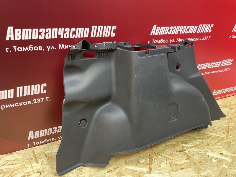 Обшивка багажника