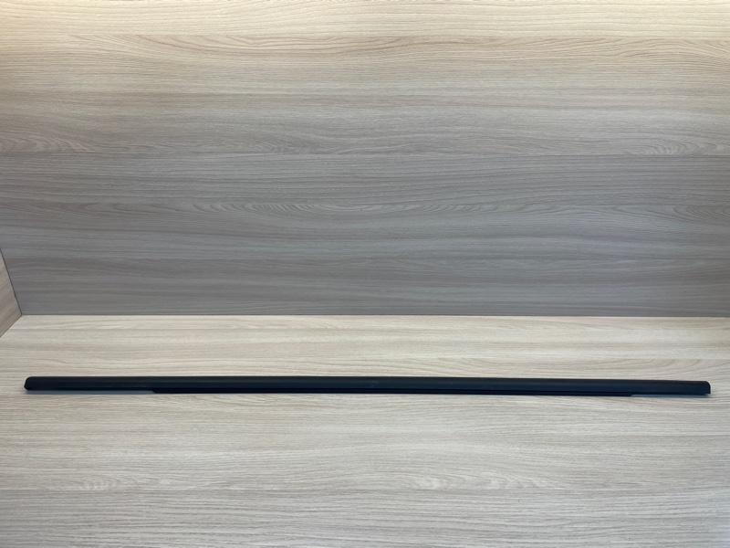 Уплотнитель стекла      двери