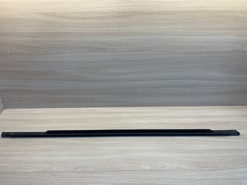 Уплотнитель стекла      двери