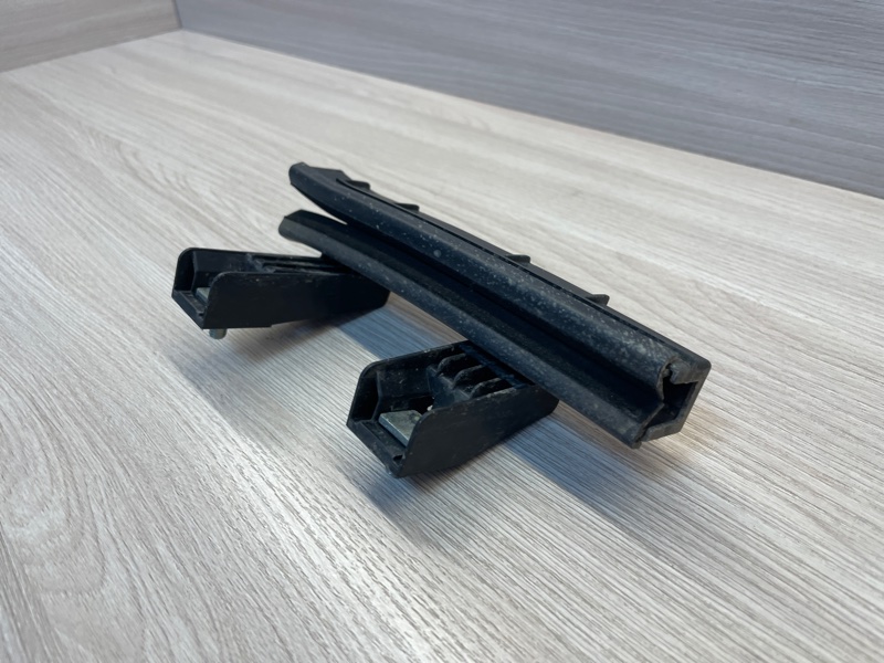 Направляющая стекла     двери