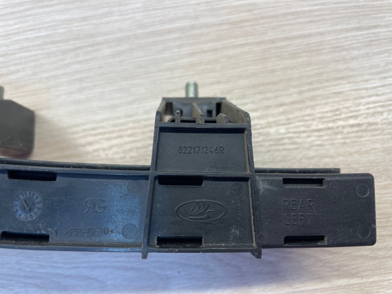 Направляющая стекла     двери