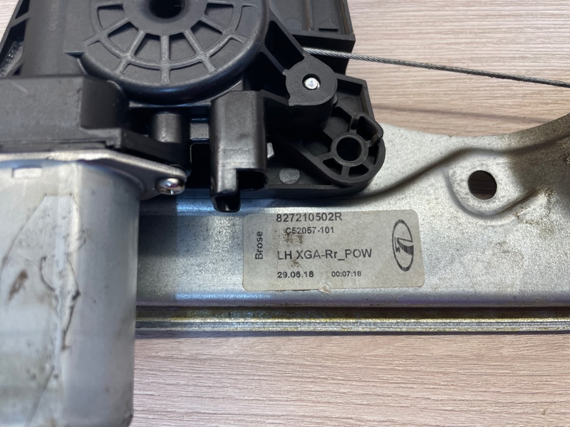 Стеклоподъемник    двери