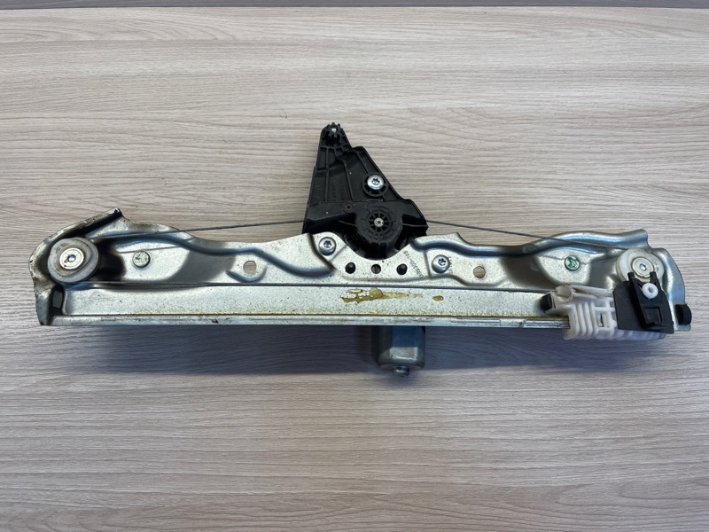 Стеклоподъемник    двери