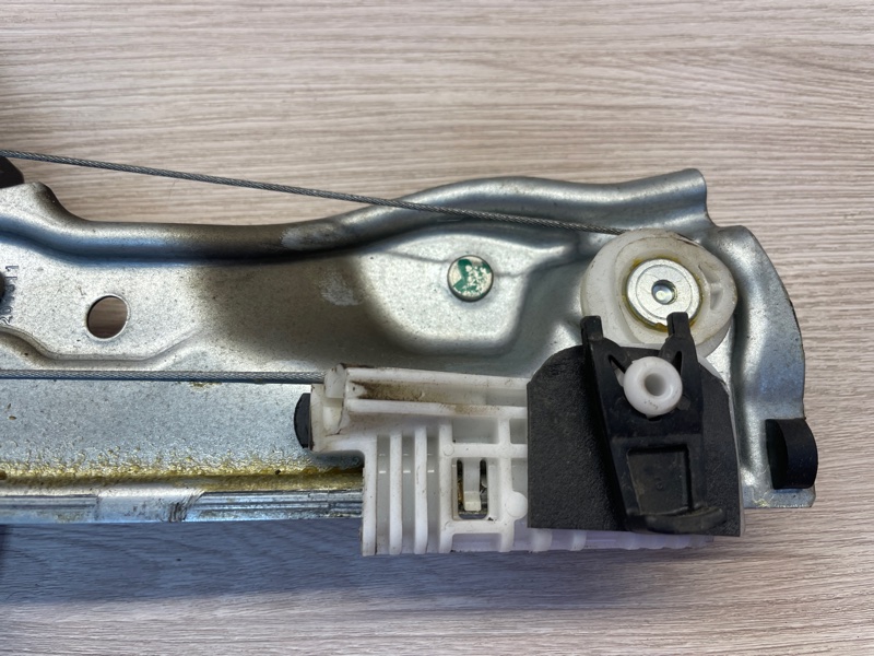 Стеклоподъемник    двери